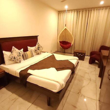Hotel Multitech Premium Csandígarh Kültér fotó