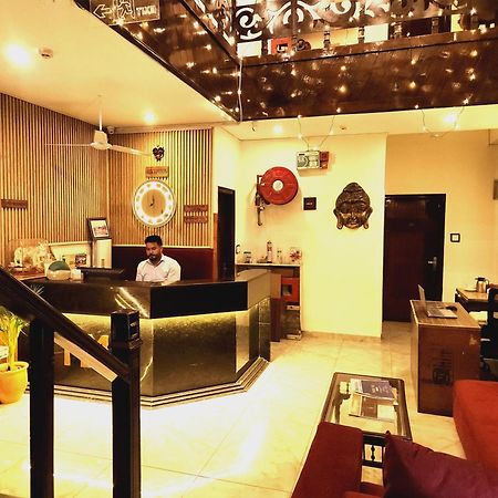 Hotel Multitech Premium Csandígarh Kültér fotó