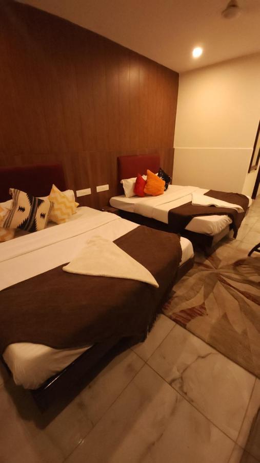 Hotel Multitech Premium Csandígarh Kültér fotó