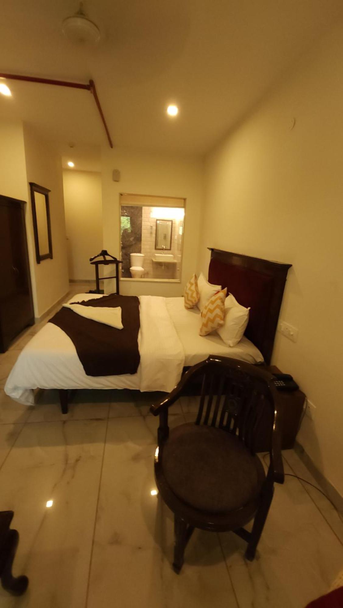 Hotel Multitech Premium Csandígarh Kültér fotó