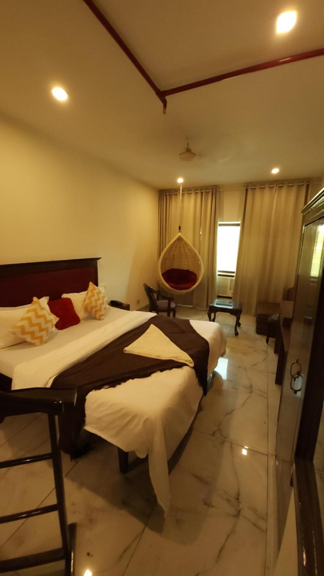 Hotel Multitech Premium Csandígarh Kültér fotó
