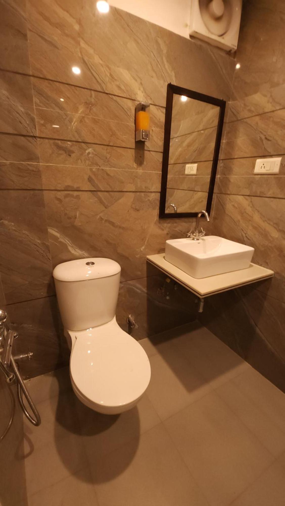Hotel Multitech Premium Csandígarh Kültér fotó