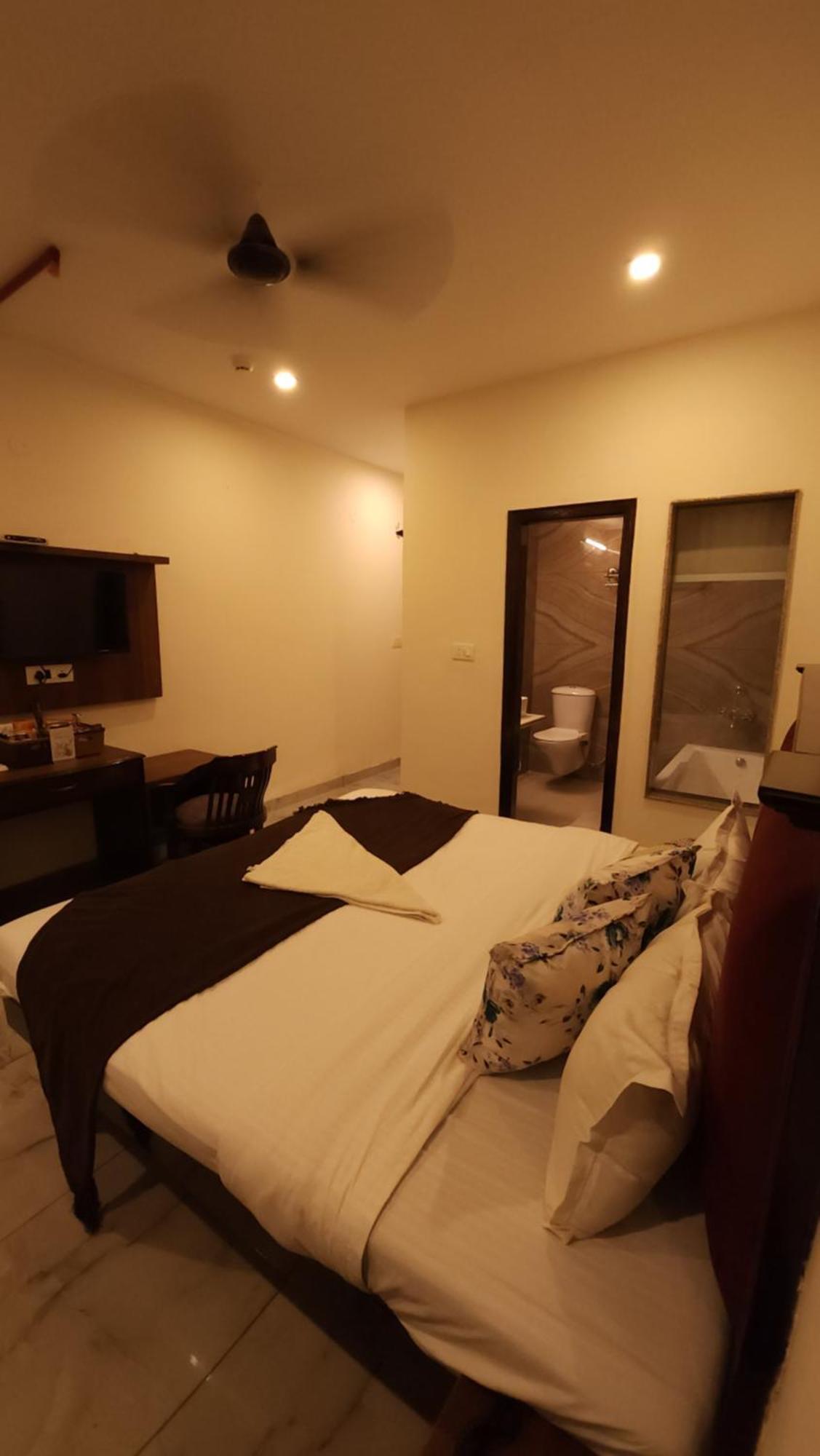 Hotel Multitech Premium Csandígarh Kültér fotó