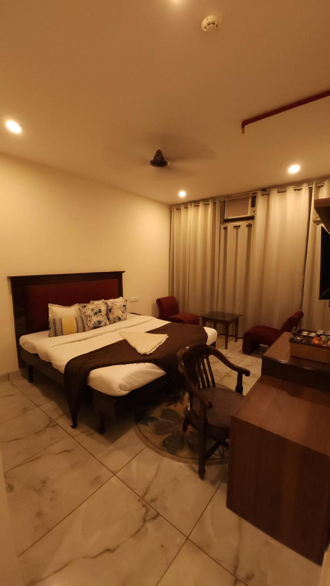 Hotel Multitech Premium Csandígarh Kültér fotó