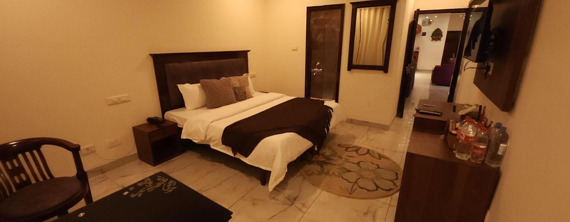 Hotel Multitech Premium Csandígarh Kültér fotó