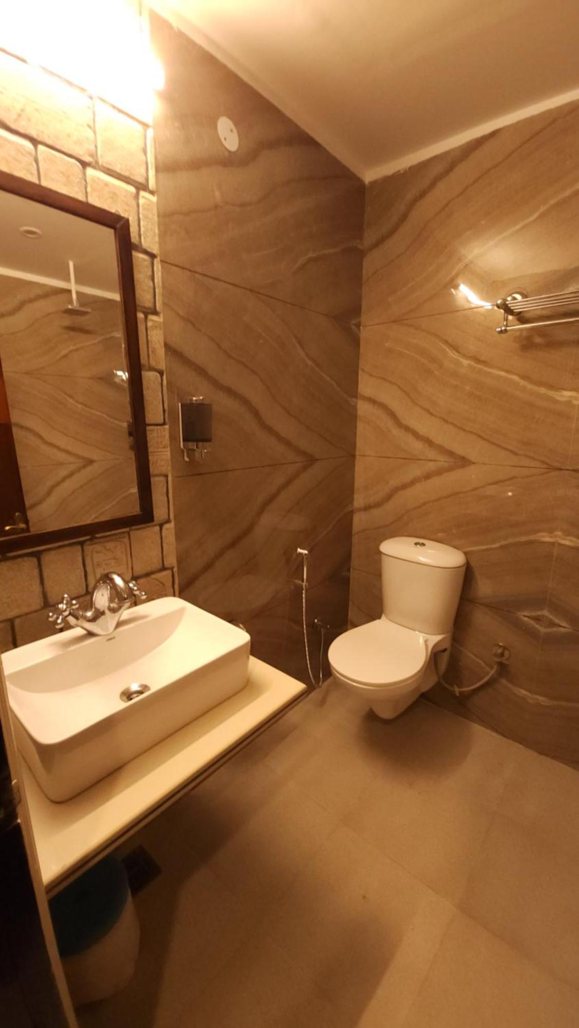 Hotel Multitech Premium Csandígarh Kültér fotó