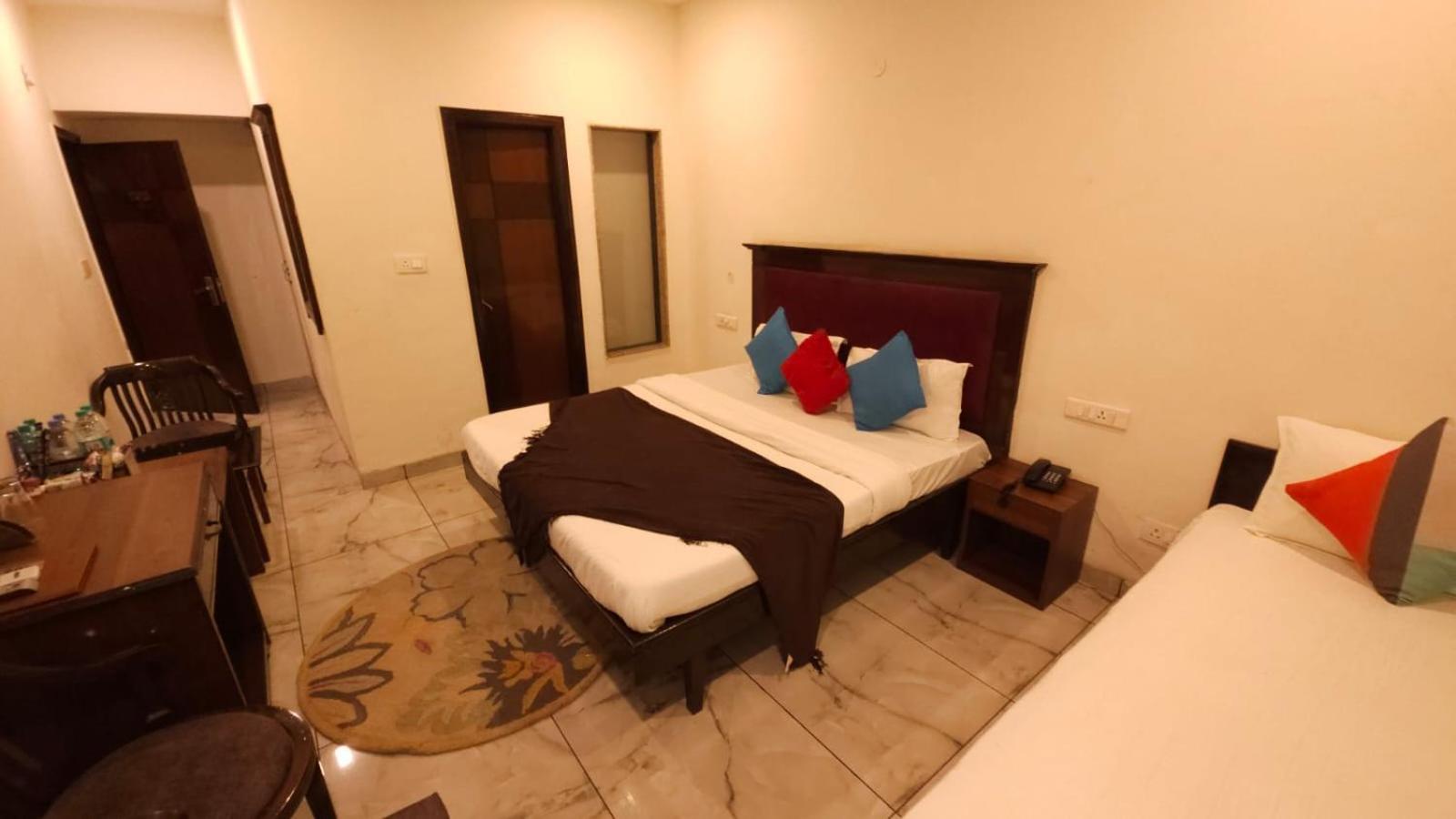 Hotel Multitech Premium Csandígarh Kültér fotó